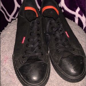 Levi’s non slip all star style tennis shoes